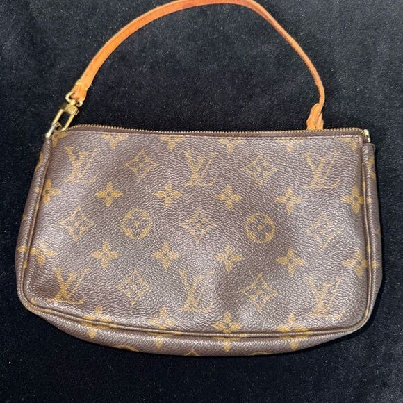 Used in good condition Louis Vuitton Monogram Canvas Accessories Pochette - Picture 7 of 16